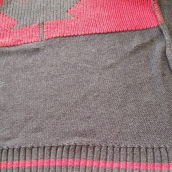 Silvery Lake Gray and Red Cardigan Sweater Sz Sm - Picture 14 of 16